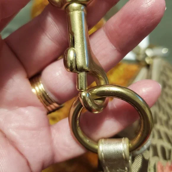 Coach - Picture 6 of 9